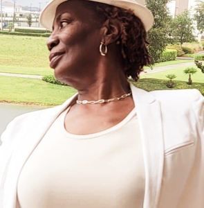 Meet your Posher, Roxanne